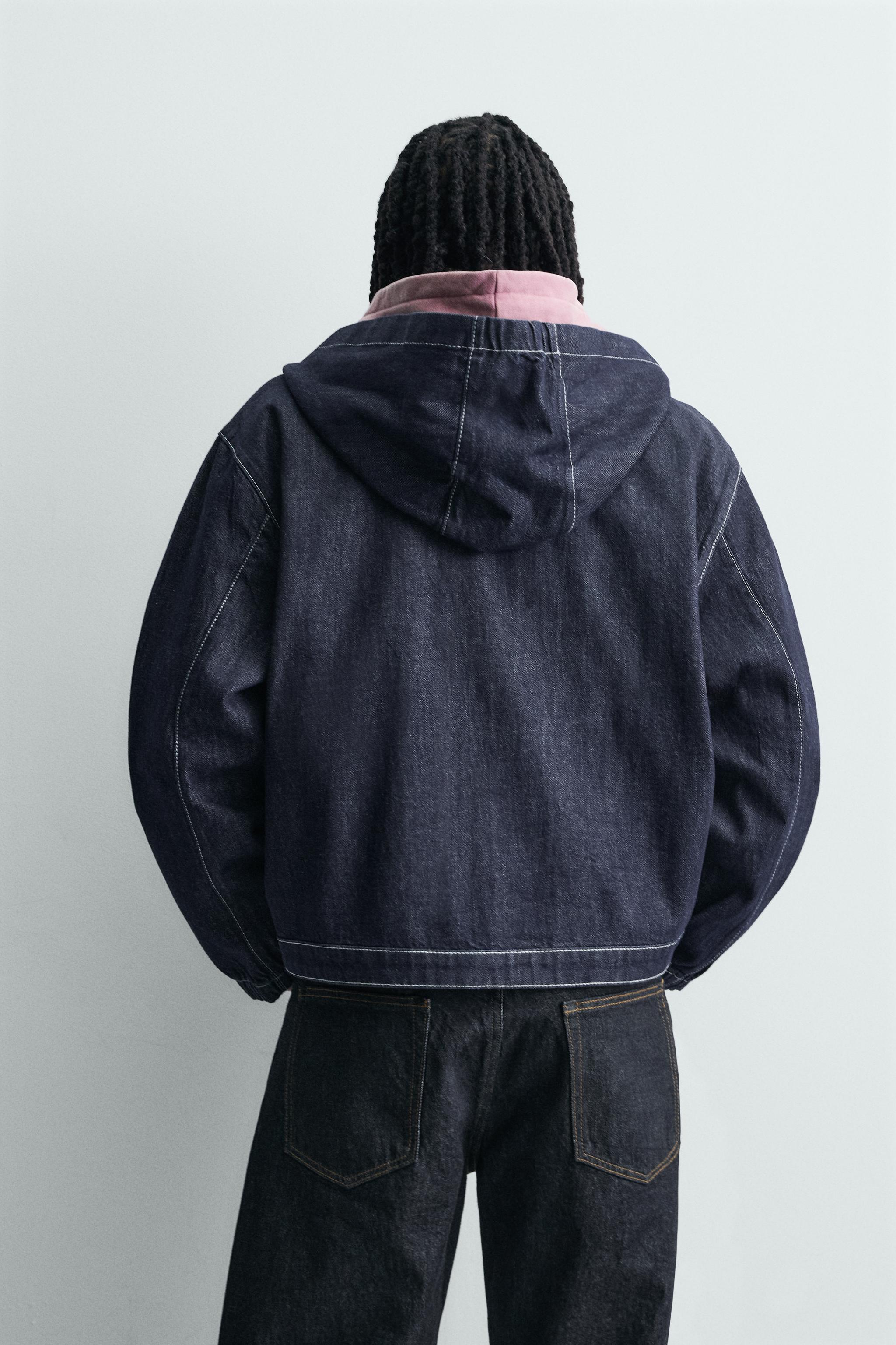 BLOUSON EN DENIM À CAPUCHE ET SURPIQÛRES